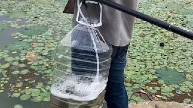 户外钓鱼人，用了这好办法钓的鱼在也不怕没有氧气用了！#钓鱼 #钓鱼的乐趣只有钓鱼人懂 #农村生活 #