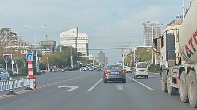 新手开车五个关键驾驶技巧 ，老司机详细讲解，提升新手行车安全性