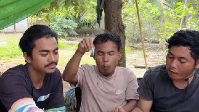 东南亚乡村美食 #东南亚乡村美食#东南亚矮子#农村美食