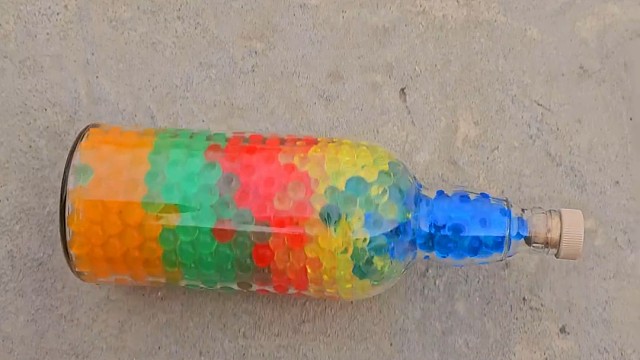 楼梯滚瓶子爆破解压时刻