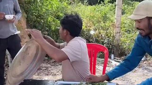 调虎离山之计哈哈 #看一遍笑一遍 #东南亚矮子#农村美食#乡村生活乐趣多