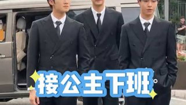 恋爱互动剧《无法抗拒的他们》 #无法抗拒的他们 笔挺西服身上穿，咱这小伙不一般，具体怎么个不一般吧～