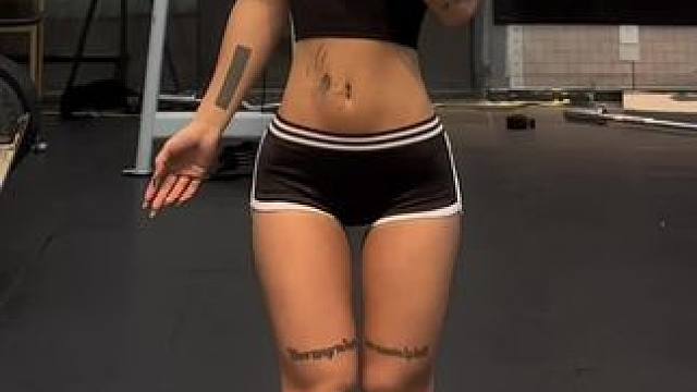 又爱又恨的臀腿
我看看是谁还在因为增肌困难而烦恼#女生增肌有多难 #增肌 #六星增肌粉 #自律 #撸