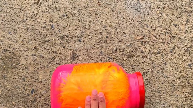 楼梯滚瓶子爆破解压时刻