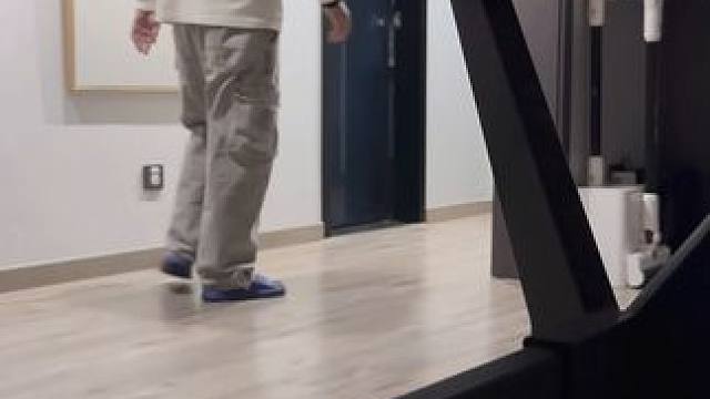 艺星总是半夜洗澡，他究竟在干什么？