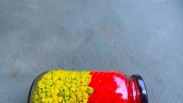 楼梯滚瓶子爆破解压时刻