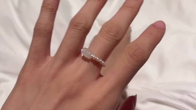 手戴戒指：一种无声的优雅