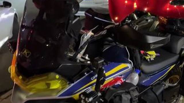 仅靓妹可见#机车 #宝马s1000rr #185 #来福面馆