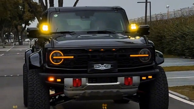 我就想知道这车在马路上能不能随便开