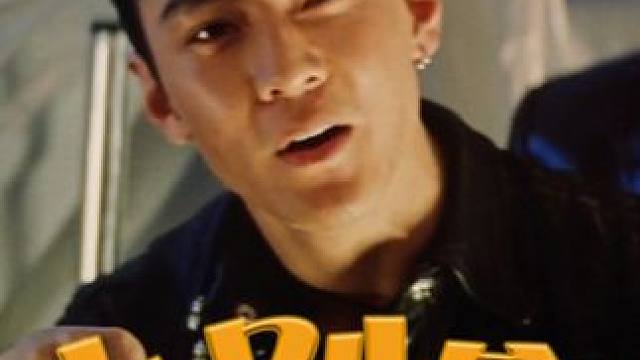 相机大乱斗之小别扇 你会拍有个屁用啊，出来拍 要有相机 要有模特。#相机大乱斗 #原来是小别扇 #吴