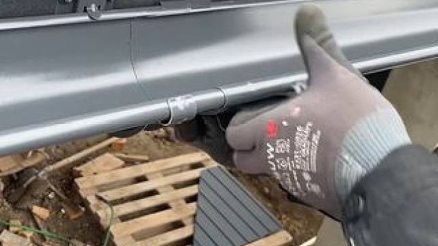 屋檐排水管道工程施工。 #工艺制作 #工艺演示 #屋檐排水 #庭院排水水槽 #排水管设计