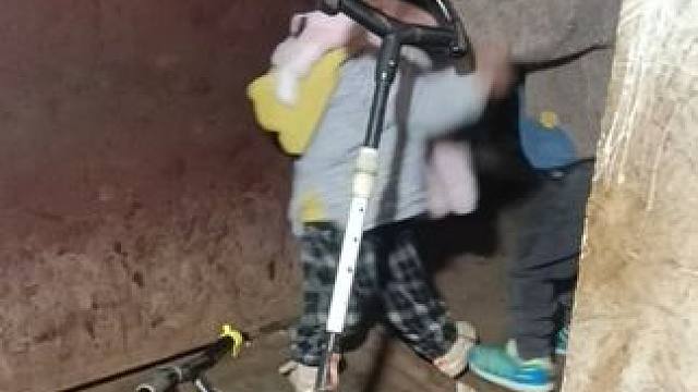 带孩子的累只有自己懂。#内容启发搜索 #农村娃