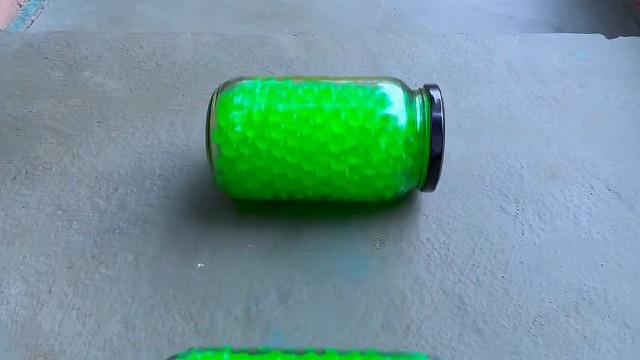 楼梯滚瓶子爆破解压时刻