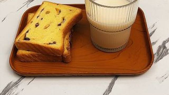 “天利坚果吐司面包，每个面包上都有坚果，优质的早餐碳水”！ #天利坚果吐司面包 #早餐吃什么 #吐司