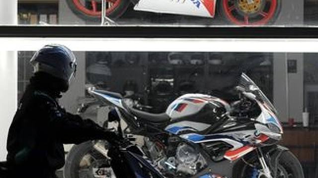 你当初的梦想完成了吗？ #机车摄影 #意塔杰特 #宝马M1000RR #梦想车库