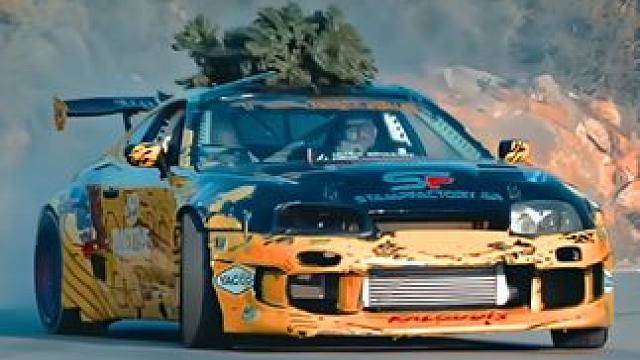 “背上圣诞树去漂移” #圣诞节 #toyotasupra