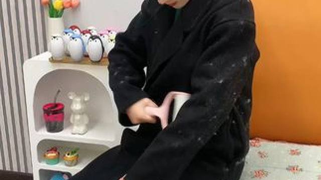 神奇的粘毛器 神奇的粘毛器!不仅能轻松清理头发和猫猫狗狗掉落的毛发，水一冲就干净能继续用了 #粘毛神