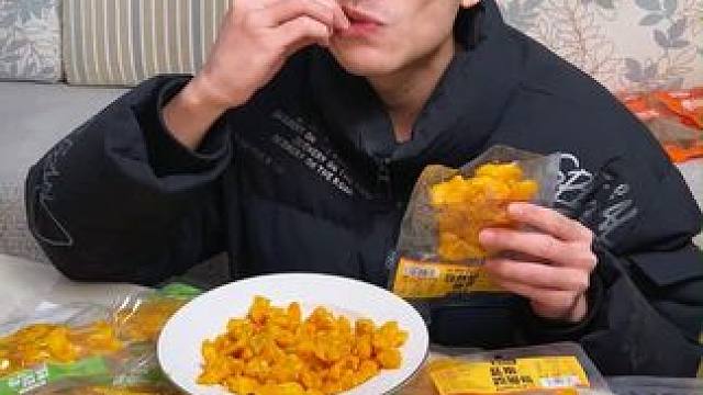 馋了饿了随时来一袋这个鸡脚筋真的太过瘾了！#零食推荐 #好吃到停不下来 #追剧小零食