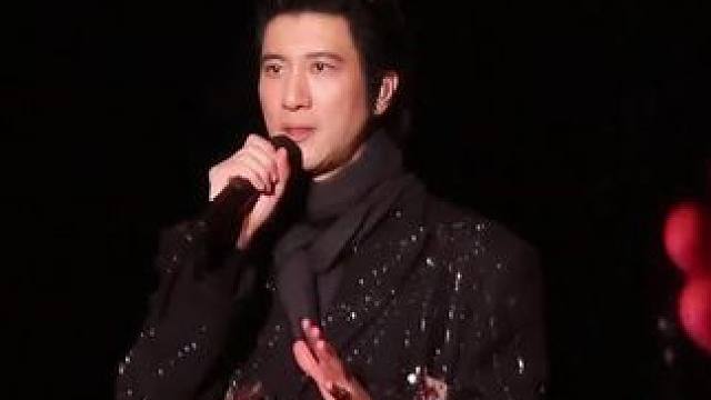 沉浸式体验二哥这首《天地龙鳞》
汕头现场超高清直拍现场！！！
#王力宏 #现场版live #一点即燃