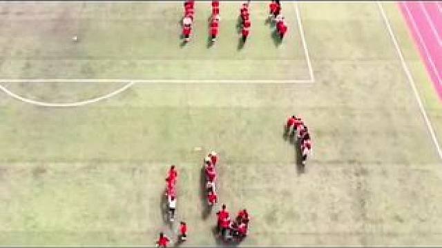 体育课堂，火车接龙。