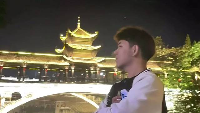 人都有俩面，你配那面看到就是那面