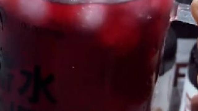 这个车厘子汁也太好喝了吧！入口就像新鲜车厘子在嘴里爆汁，酸酸甜甜好好喝~#车厘子 #好喝不贵 #仙女