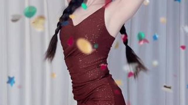 #圣诞卡点舞 #lastchristmas #圣诞节舞蹈 #舞蹈翻跳 
圣诞快乐，一起来跳这个圣诞舞