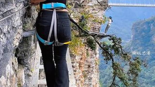 这个冬天很冷，你可曾记得昨日的誓言 #保持热爱奔赴山海#张家界大峡谷飞拉达#身体和灵魂总有一个在路上