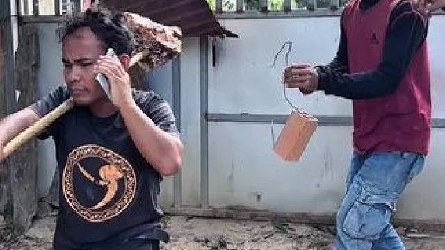 哈哈矮子来了哈哈哈 #看一遍笑一遍 #东南亚矮子 #实在憋不住就笑出来吧 #农村美食#乡村生活乐趣多