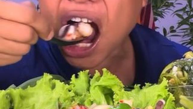 新鲜蔬菜酸辣剁椒汁️凉拌墨鱼须 #户外美食 #泰国美食 #泰国生活 #美食