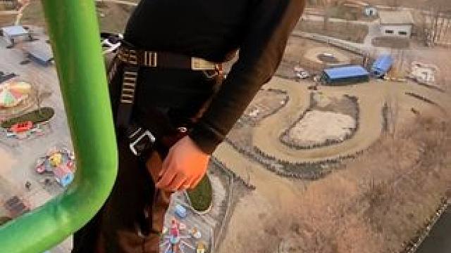 蹦极到底需要多大的勇气 原谅我像个疯子一样缠着你，原谅我死皮赖脸的找你，原谅我的出现，给你带来困扰，