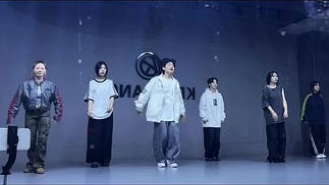 姐姐说他当上了校长，想让我把弟弟放进姐姐的小学里#零基础学舞蹈 #舞蹈课堂随拍 #一学就会系列 #c