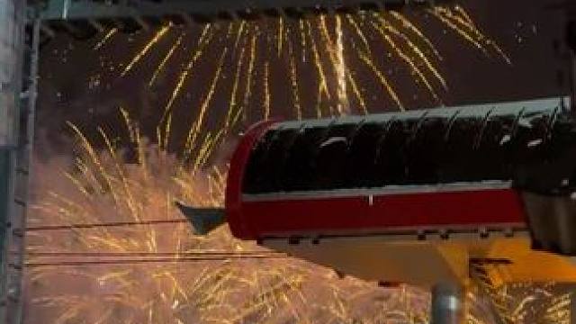 滑雪看烟花，这你受得了 #烟花 #将军山滑雪场 #每一帧都是热爱