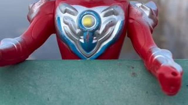 奥特曼的飞机遇到了怪兽偷袭快来一起看看吧#奥特曼 #儿童玩具 #奥体曼玩具