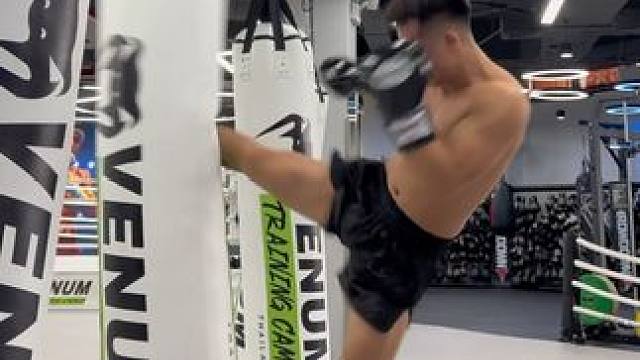 听最硬的歌，打最猛的拳#格斗