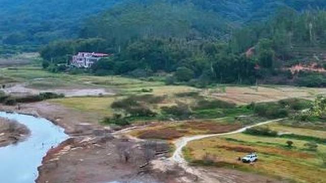 我有一张小桌子 一把小椅子 一辆车子 每当周末放空 我就会找一处僻静的地方小坐一下
#户外 #露营 