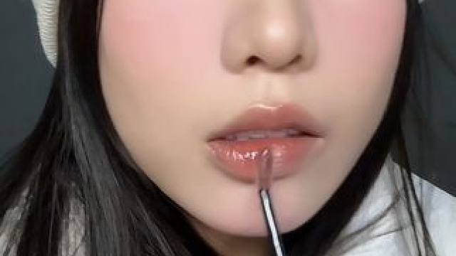 小小美式白开水色拿捏 #唇釉 #girlcult唇釉 #美式白开水 #镜面唇釉 #显白唇釉