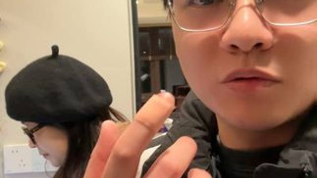 他甚至有点上瘾哈哈哈哈哈 #情侣日常 #生活碎片记录 #vlog日常