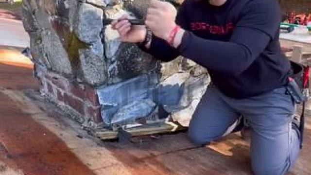 美式房屋的烟囱施工过程。 #烟囱 #施工工艺 #工艺制作 #结实耐用 #烟道改造