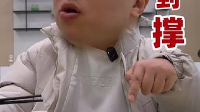 仰望蹭饭 中午来看车就有这个好处#仰望 #汽车 #主打的就是一个真实 #认真吃饭 #大型真香现场