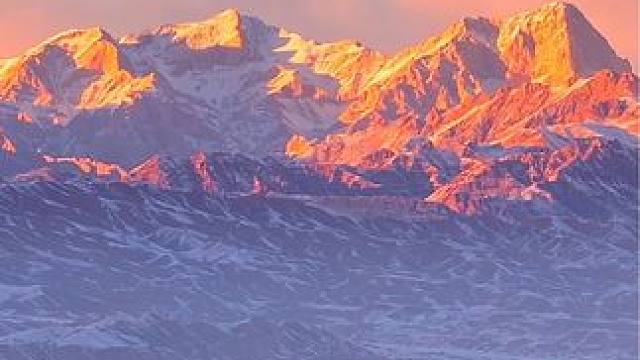 美好的12月 对着日照金山许个愿吧#新疆 #日照金山 #看见日照金山会幸运一年