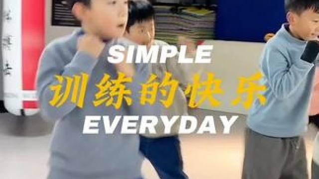 越冷越要运动，冬天才是拉开差距的，关键当孩子因为怕冷停止运动，天天在空调房里呆着，这确实很舒服，但是