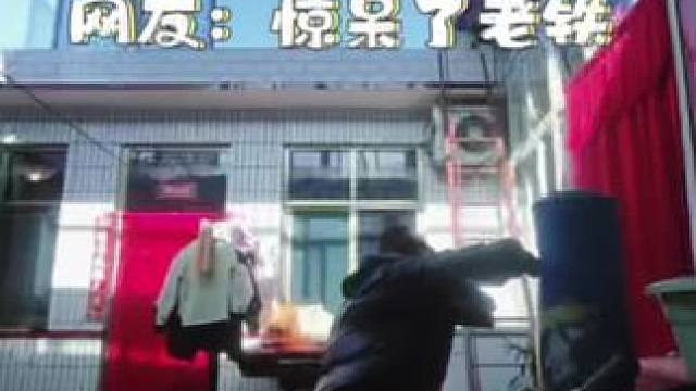 现如今女生都这么厉害了徒手把沙袋都打秃噜皮了