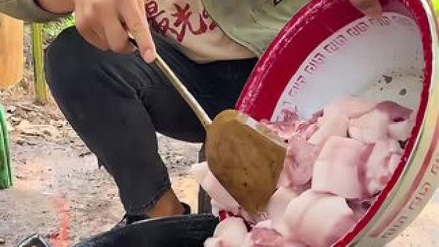 #我的乡村生活 #农村生活 #农村美食 
冬瓜猪肉炒豆腐干这一口下去太过瘾了