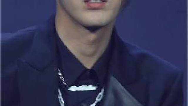 身体被禁锢在被窝里 可心却去做了身体不敢去做的事 #这谁顶得住啊 #颜控 #高级脸 #这也太好看了吧