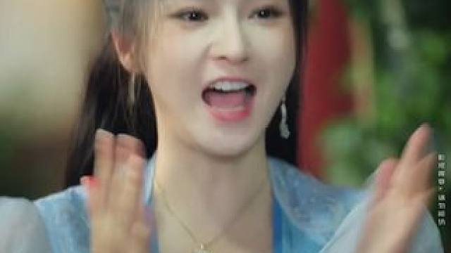 她表面是个傻子，其实没人有她聪明