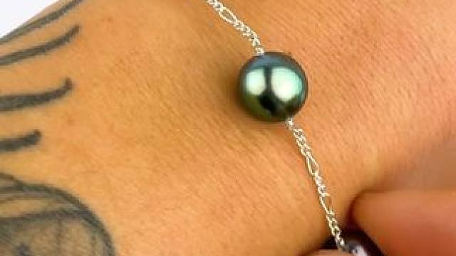 国外小伙采集海水珍珠 #国外视频分享 #海洋生物 #珍珠