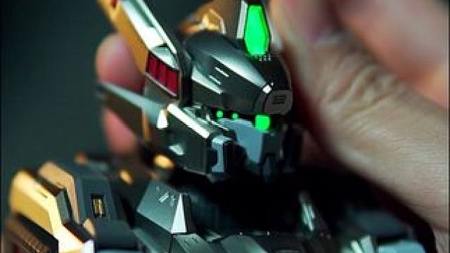 这个摆件除了帅还能给五台设备供电，65瓦快充再也不怕慢了#湖中骑士充电中心 #武成侯充电中心 #高达