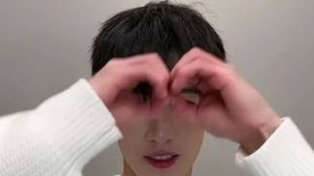 #李昀锐 这6秒无意识的撒娇~说话自带波浪线~~