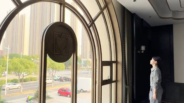 灵韵铜创，饰界“窗”意#TINNO帝诺系统入户门 #系统门 #上海 #入户门#别墅门